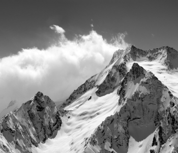 Eine Bergkette in den Alpen
