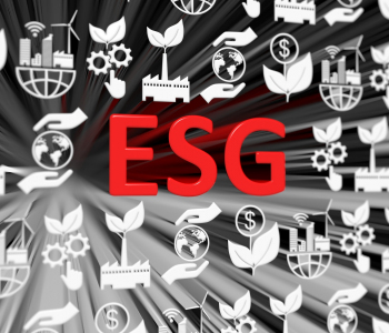 ESG in großen roten Lettern zwischen kleinen stilisierten Umwelt-Icons