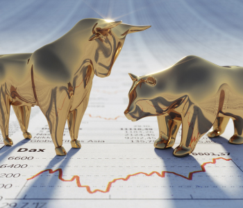 Die Börsensymbole Bulle und Bär auf einem Chart